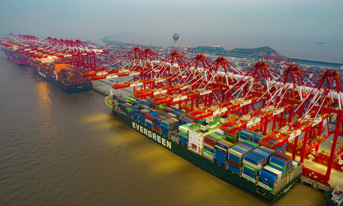 Puerto de Shanghai — importación desde China a Ecuador, Perú y Colombia
